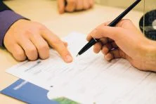 Thuận tình ly hôn nhưng vắng mặt một bên