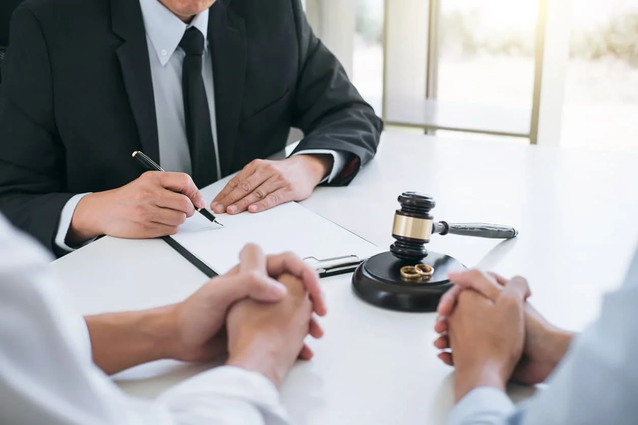 Có bao nhiêu hình thức tiến hành thủ tục ly hôn?