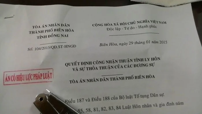 Giấy quyết định ly hôn.