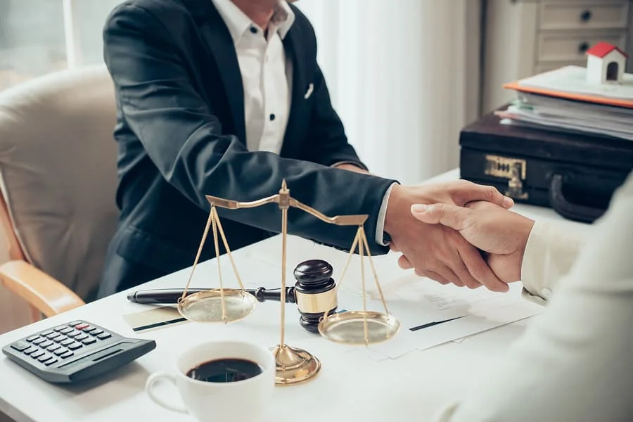 Dịch vụ Luật sư giải quyết ly hôn tại Tòa án. Dịch vụ Luật sư giải quyết ly hôn tại Tòa án.
