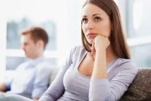 Nên làm gì khi bị chồng phớt lờ?