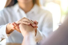 Những sai lầm dễ mắc khi tha thứ cho bạn đời.