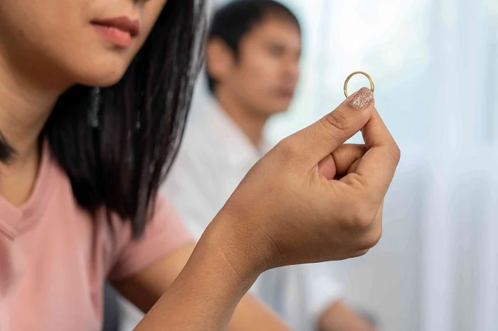 Chấm dứt cuộc hôn nhân không thể cứu vãn.