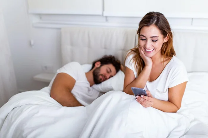 Phụ nữ cũng có thể lừa dối, nhưng họ rất giỏi trong việc che giấu nó và hiếm khi bị bắt.