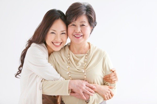 Xem mẹ chồng tương lai như mẹ ruột của mình.
