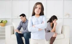 Khi ly hôn ai được quyền nuôi con theo quy định của pháp luật.