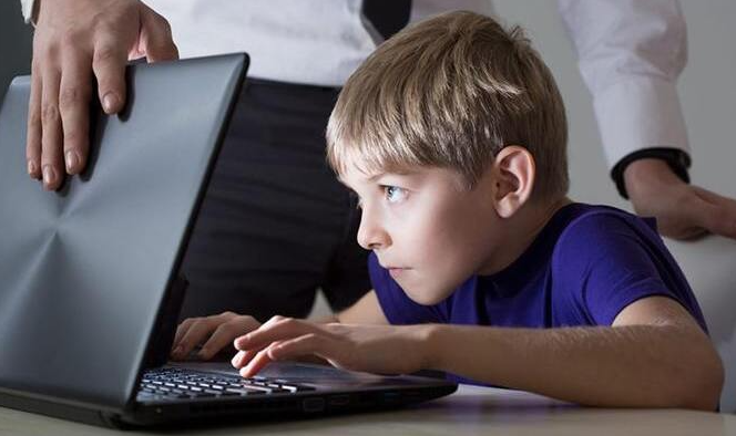 Cha mẹ nên làm gì khi con mình chán học, mê game Cha mẹ nên làm gì khi con mình chán học, mê game?