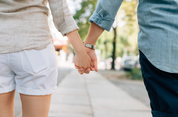 Tình yêu thông qua ngôn ngữ Cùng nhau hẹn hò khi có thời gian.