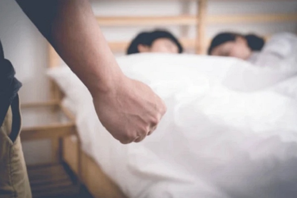 Vi phạm pháp luật khi chồng ngoại tình Vi phạm pháp luật khi chồng ngoại tình.