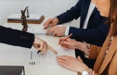 Pháp luật quy định quyết định thuận tình ly hôn thế nào?