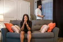 tư vấn chồng phản bội vợ xử lý thế nào?