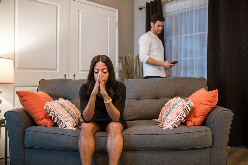 tư vấn chồng phản bội vợ xử lý thế nào?