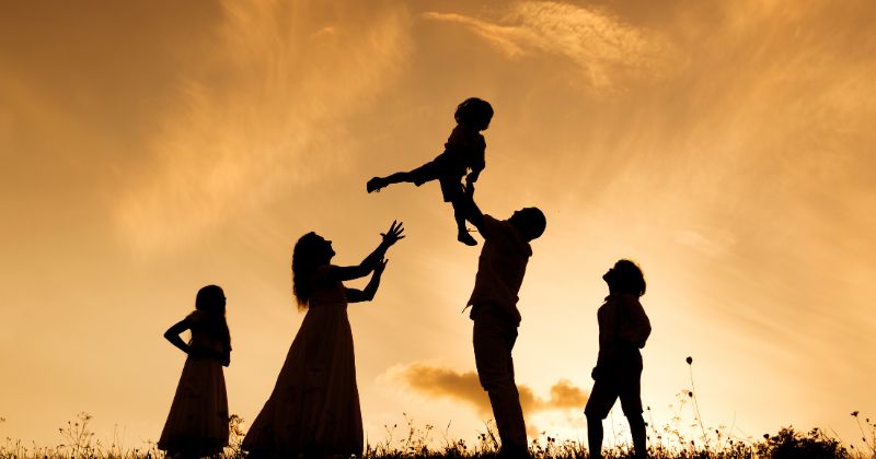 Gia đình là tổ ấm hay gánh nặng? Làm sao để giữ gia đình là tổ ấm mà không là gánh nặng
