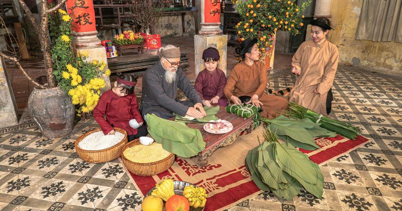 Gia đình quây quần bên nhau ngày Tết