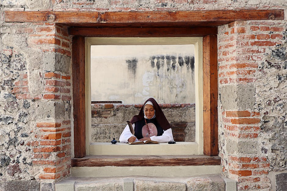 Người phụ nữ trầm tư suy nghĩ về việc ly hôn