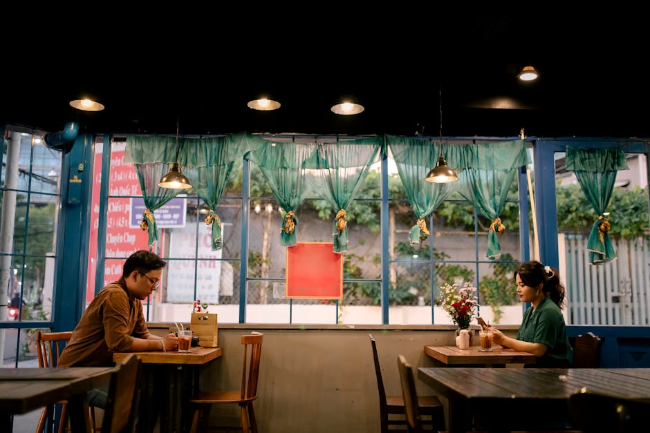 Người phụ nữ suy tư sau ly hôn